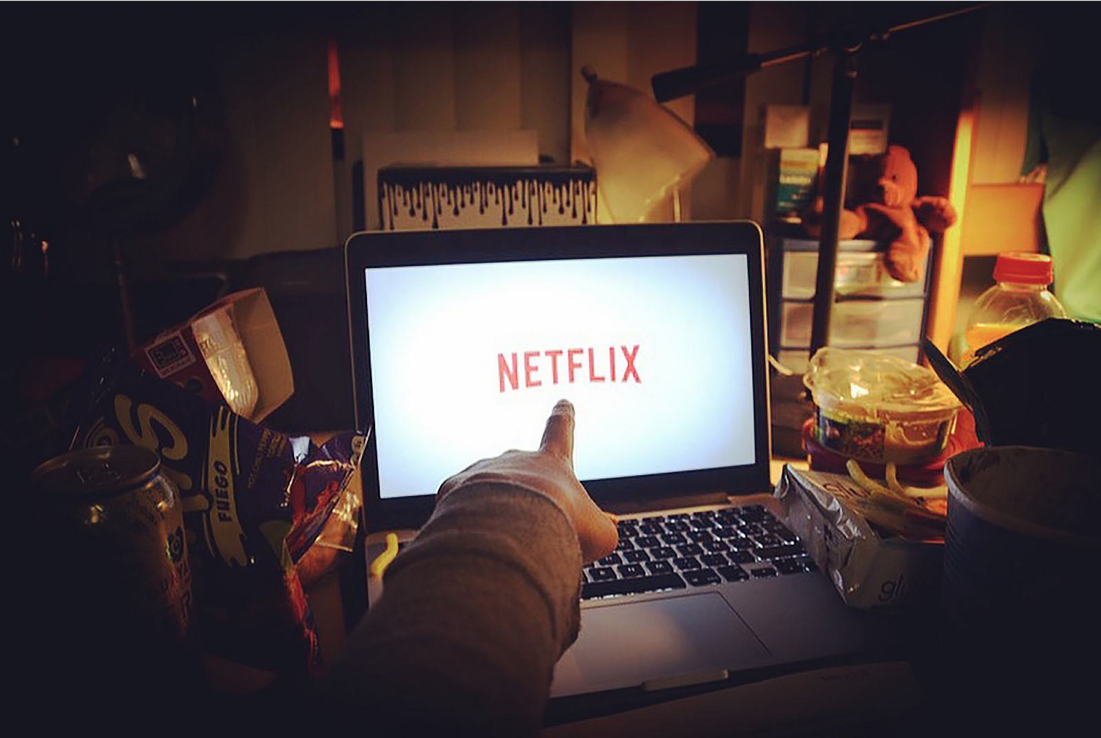 Pepperdine students who over indulge in binge-watching Netflix can disconnect from the world around them. (Photo illustration by Sofía Telch)